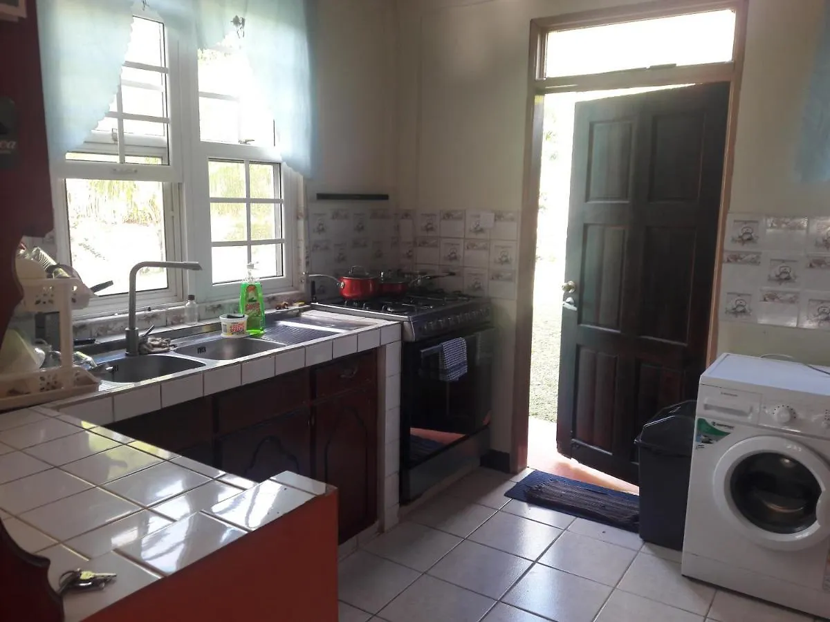 Homestay Danglez Bed & Breakfast Bataka