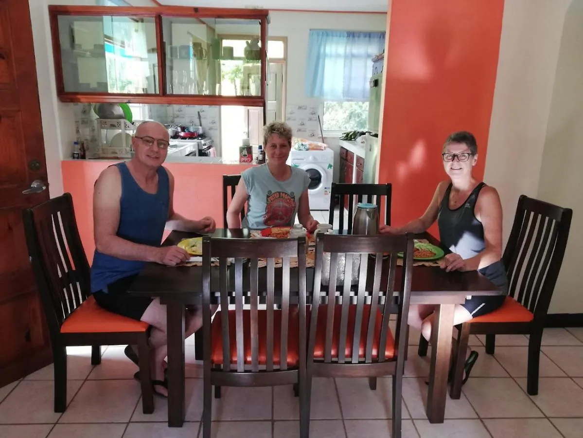 Danglez Bed & Breakfast Bataka Homestay