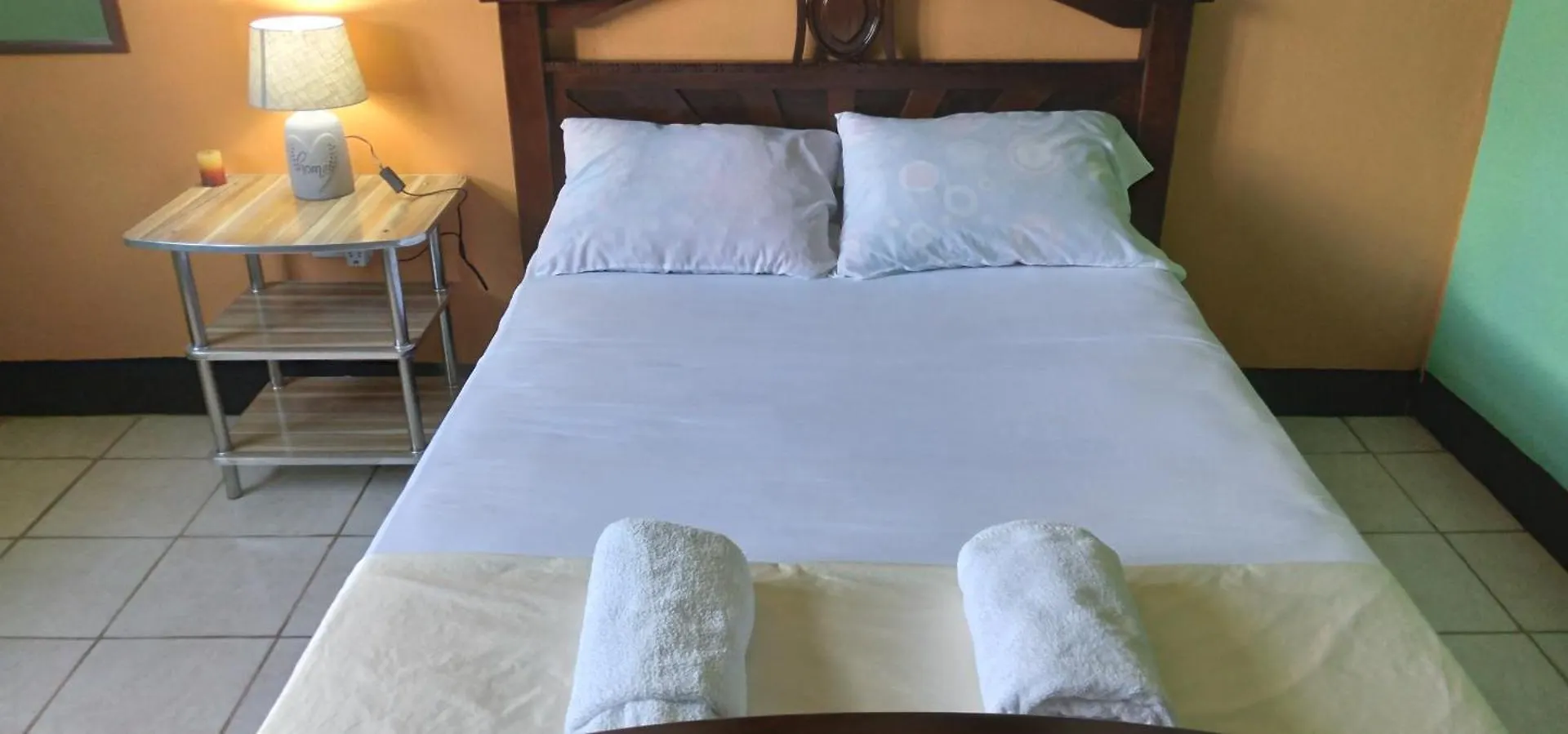 Danglez Bed & Breakfast Bataka