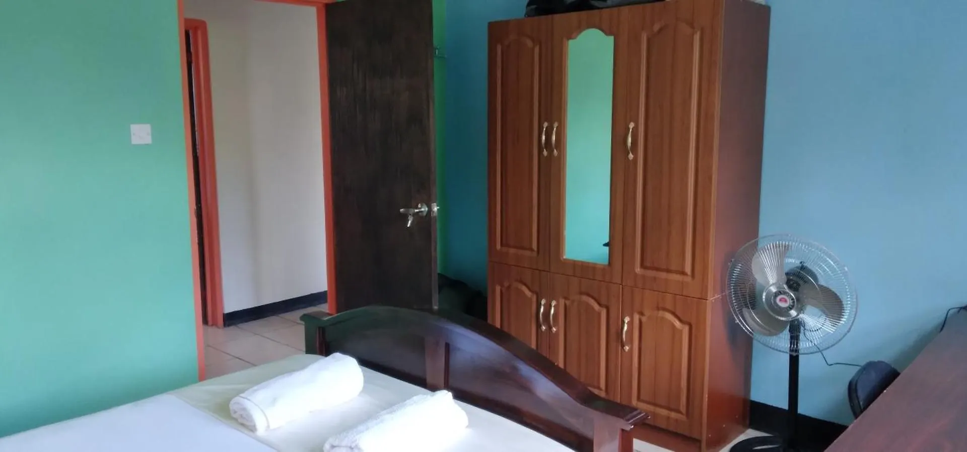 Danglez Bed & Breakfast Bataka